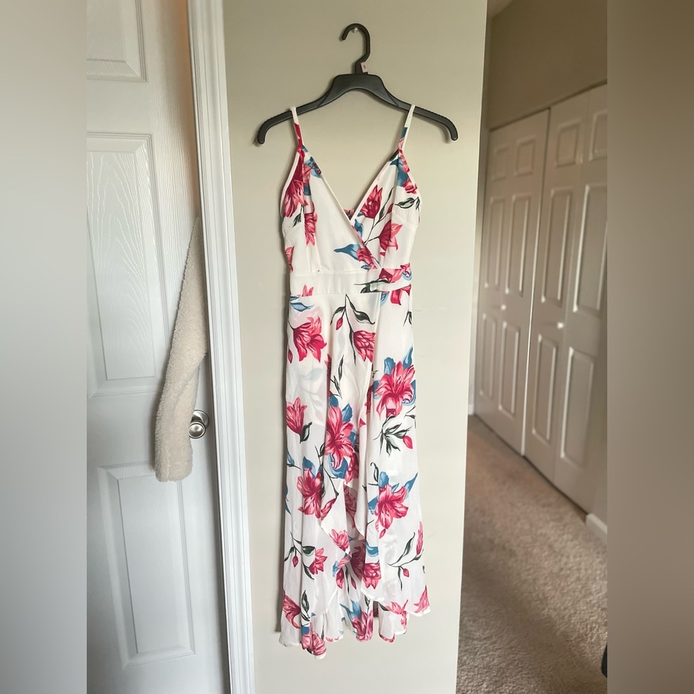 Love Squared long flowy floral dress size small never worn!!